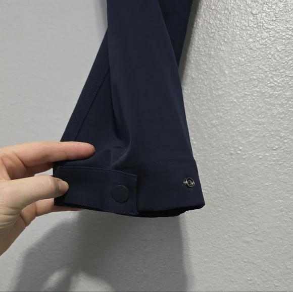 Athleta Endless High Rise Cargo Pant Textured stretch fabric in a tapered fit - Picture 4 of 7